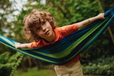 Bezpieczne wakacje z dzieckiem: o czym warto pamiętać?